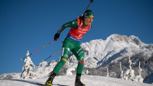 Alexia Runggaldier third in the Ibu Cup, among the junior blue podium in single mixed