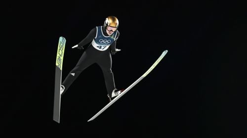 L'olimpo del salto con gli sci accoglie Anna Odine Stroem, è oro della norvegese sul Normal Hill di Predazzo