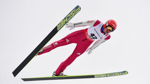 Johannes Rydzek guida la gara dopo il salto a Lillehammer. Samuel Costa 12°