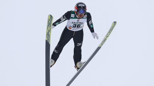 Yoshito Watabe in testa dopo il salto a Schonach, dove è sfida aperta tra Frenzel e Rydzek, separati da appena 6’’