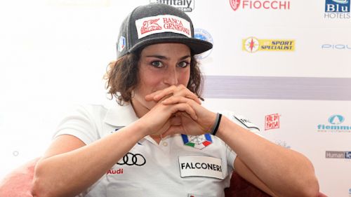 Federica Brignone leads the first run of the giant of S lden