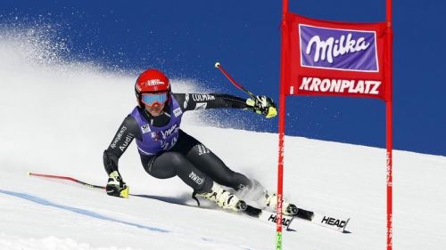 Anche Coralie Frasse-Sombet salta il gigante di Sölden