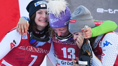 Second female descent of Cortina d''Ampezzo LIVE! Starting list and blue in the race