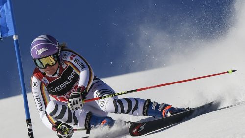 Viktoria Rebensburg comanda una combattutissima prima manche del gigante di Lienz