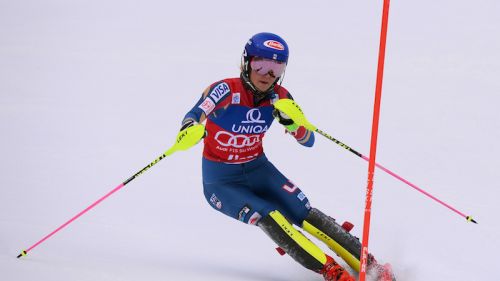 Una Mikaela Shiffrin in controllo nella seconda manche trionfa nello slalom di Lienz