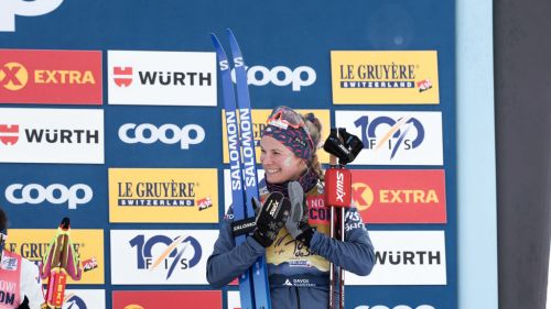 Jessie Diggins metta la firma sulla mass start 20 km TL di Goms! Sul podio anche Frida Karlsson e Nadine Faehndrich