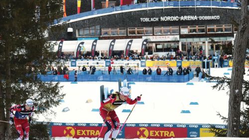 Klaebo cala il tris e vince la sprint TC a Lago di Tesero, buon 4° Pellegrino. Faehndrich trionfa tra le donne