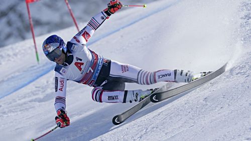 Lockdown in France, but the work of the transalpines continues. Pinturault prepares Lech in Tignes