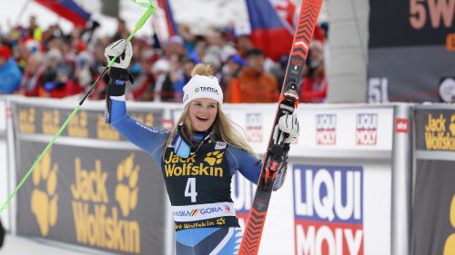 Alice Robinson finally on skis: first turns for the New Zealander at Coronet Peak