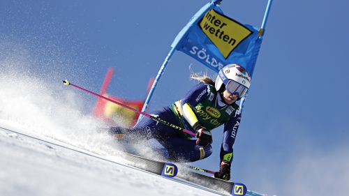 LIVE from Killington: at 15.45 the female giant takes off, starting lowered due to wind