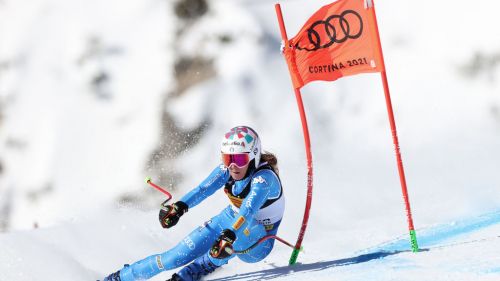 Cortina 2021, here is the double downhill test for the girls: there are six blue enrolled
