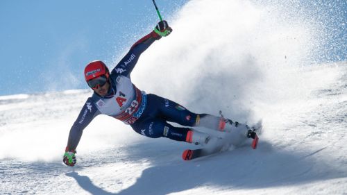 Val Senales, the adverse weather brings the gigantists towards ... parallel. The arrival of the girls has been postponed