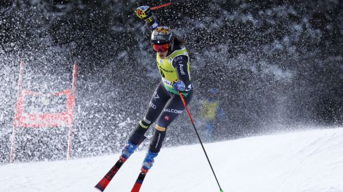 E' tris negli Assoluti di slalom per