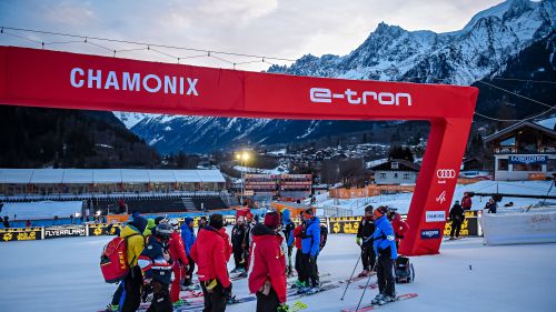LIVE from Chamonix: all ready on the "Verte" for men's slalom, Vinatzer first blue with 9