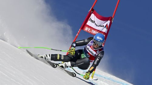 Curtoni and a red dream bib: "More and more aware". Goggia and that hand: "I decided at the last minute to compete"