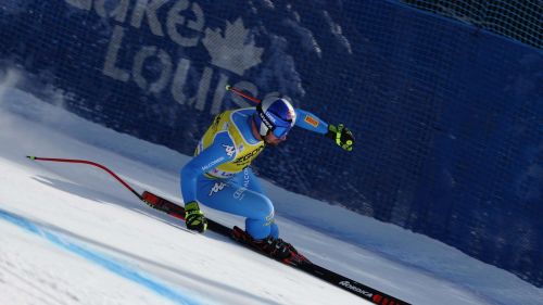 At Lake Louise we try again: at 8.15 pm for the downhill opening, the big names choose lower bibs