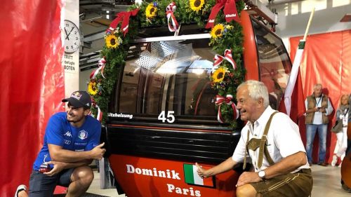 Dominik Paris takes another gondola in the temple of Kitz: the ceremony in the presence of Neureuther and Buechel