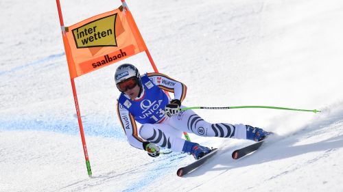 Dressen spoils the feast of Feuz and Switzerland in the descent of Saalbach. Best Marsaglia blue