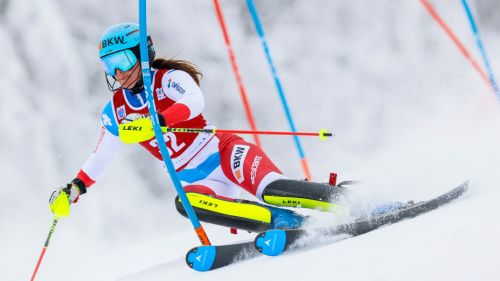 European Cup, 1st round of slalom with the Swiss in front, Tschurtschenthaler ... there it is!