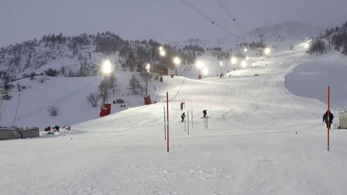 LIVE from Val d''Is re for the 1st run of the slalom: it starts regularly at 9.30, with start lowered ...