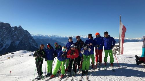 Peter Fill meets the boys of the fan club and launches the race on the Alpe di Siusi: appointment on January 4th