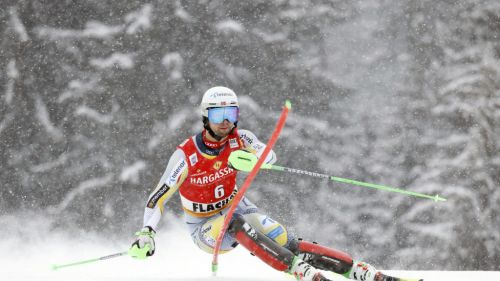 In Flachau there is Foss-Solevaag in the lead, but the Austrian furies are there. The blues are still far away