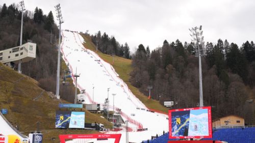 In Garmisch a dramatic snow situation: at 18.45 the 2nd heat with Kristoffersen the favorite