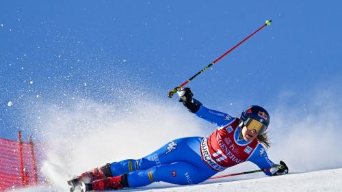 Bassino and Brignone are there, Goggia slips and exits Courchevel without points: two blue in the 2nd heat
