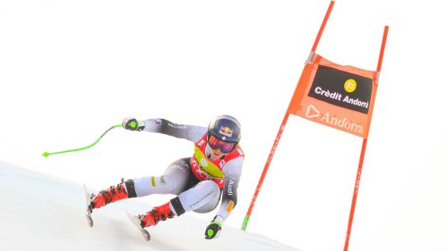 Goggia e un altro podio: Sofia è seconda dietro a Stuhec prima di... alzare la coppa!