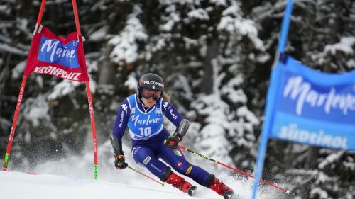 Faith and Marta, at the attack in the second of Kronplatz. And Goggia smiles: "I'm finding myself in a giant"