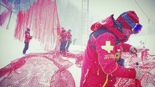 In Val d''Is re snows, but there is confidence: "We have men to make it". Slalom confirmed at 9.30am on Saturday