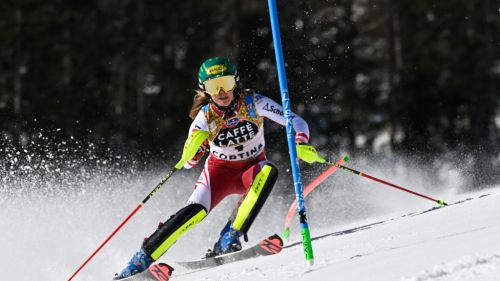 Celestial Liensberger in the 1st run of the slalom, Vlhova is very far away but ... in the race