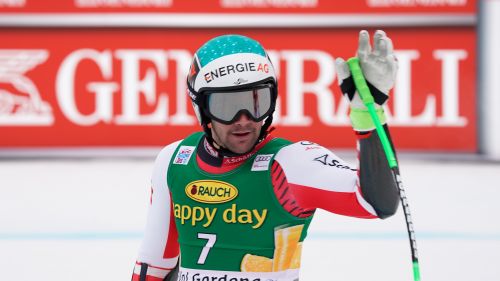 The Saslong of the controversy: would Austria have pushed to end the race? And meanwhile the three of the podium celebrate