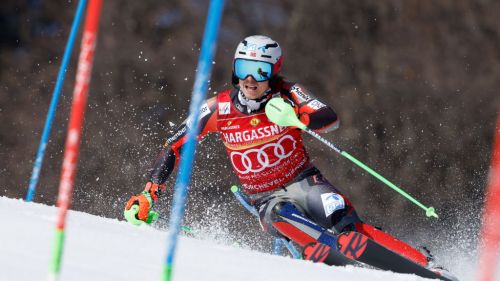 At 1.30 pm the last heat of the season: Kristoffersen wants the slalom cup, the Azzurri forced to come back