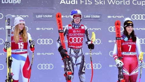 First red bib for Ledecka, the downhill fight sees Suter and Venier in front waiting for tonight's encore ...