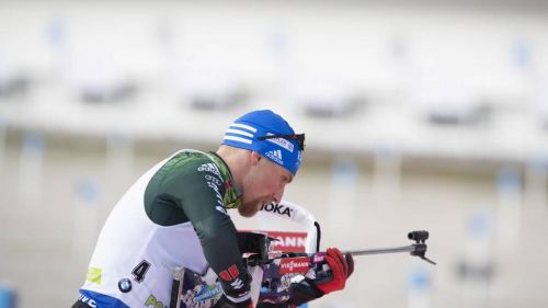 Unexpected stop for Erik Lesser: the German biathlete falls on his bike and breaks his right clavicle