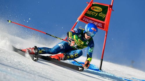 Shiffrin back in front in giant, but the blues are glued. And Petra Vlhova is out of the game