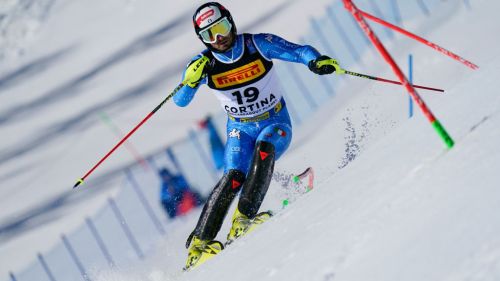 Moelgg is back on the snow thinking about the December classics: in Val Senales six blues on the slopes