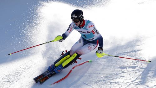 Noel on another planet in the Wengen premiere, hold Kristoffersen and Pinturault. Italy ... bad