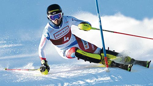 There is the son of art Noel Von Gruenigen in front after the 1st heat in Vaujany. Distant blues