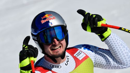 Away, jet men! In the night the bibs for the first test of the descent of Lake Louise: the eve of Paris and companions