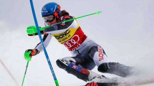In Levi the first slalom duel is by Petra Vlhova, but what a show with Shiffrin second
