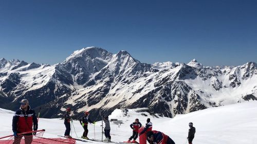 The French season has started, with them also Marchant. And the Russians train at home ...