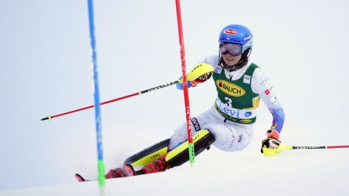 Shiffrin looks at the glass half full: "Podium ok, tomorrow I'll have to be cleaner". Duerr's joy