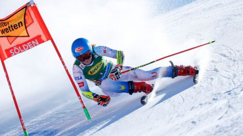 Killington -2, the squads of USA, Austria, Norway and Germany: Shiffrin flanked by 7 teammates