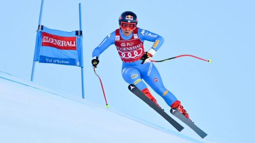The super-g of Val d''Isère is all blue: Goggia triumphs again, only Mowinckel prevents the hat-trick