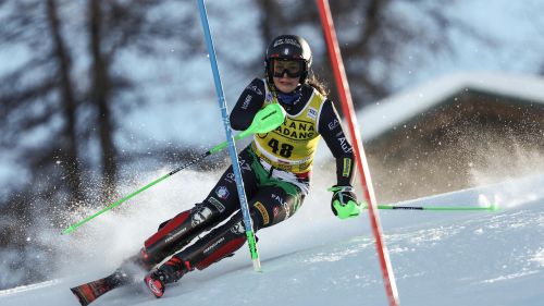 Blue at the foot of the podium in the first slalom in Valle Aurina, Sola is still 4th on the day of Moltzan