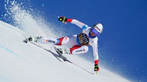 Super-g Lake Louise: Suter completa il week-end perfetto, Huetter commovente, azzurre giù dal podio