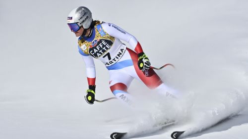 Corinne Suter has to stop: fall in training and tibial bruises, the target is Lake Louise