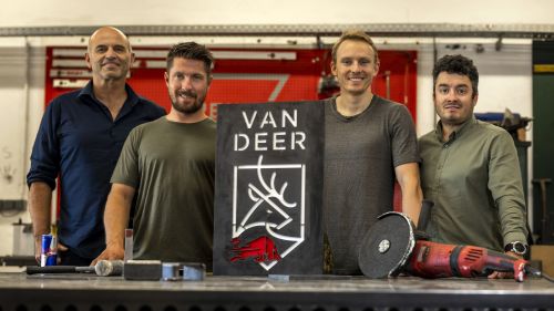 Hirscher formalizes the agreement with Red Bull, launches "Project 68" and approaches two other athletes